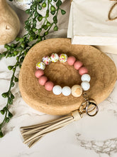 Load image into Gallery viewer, Silicone Beaded Wristlet Keychain: Lavender Floral