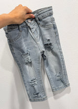 Load image into Gallery viewer, Light Wash Jeans
