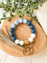 Load image into Gallery viewer, Silicone Beaded Wristlet Keychain: Lavender Floral
